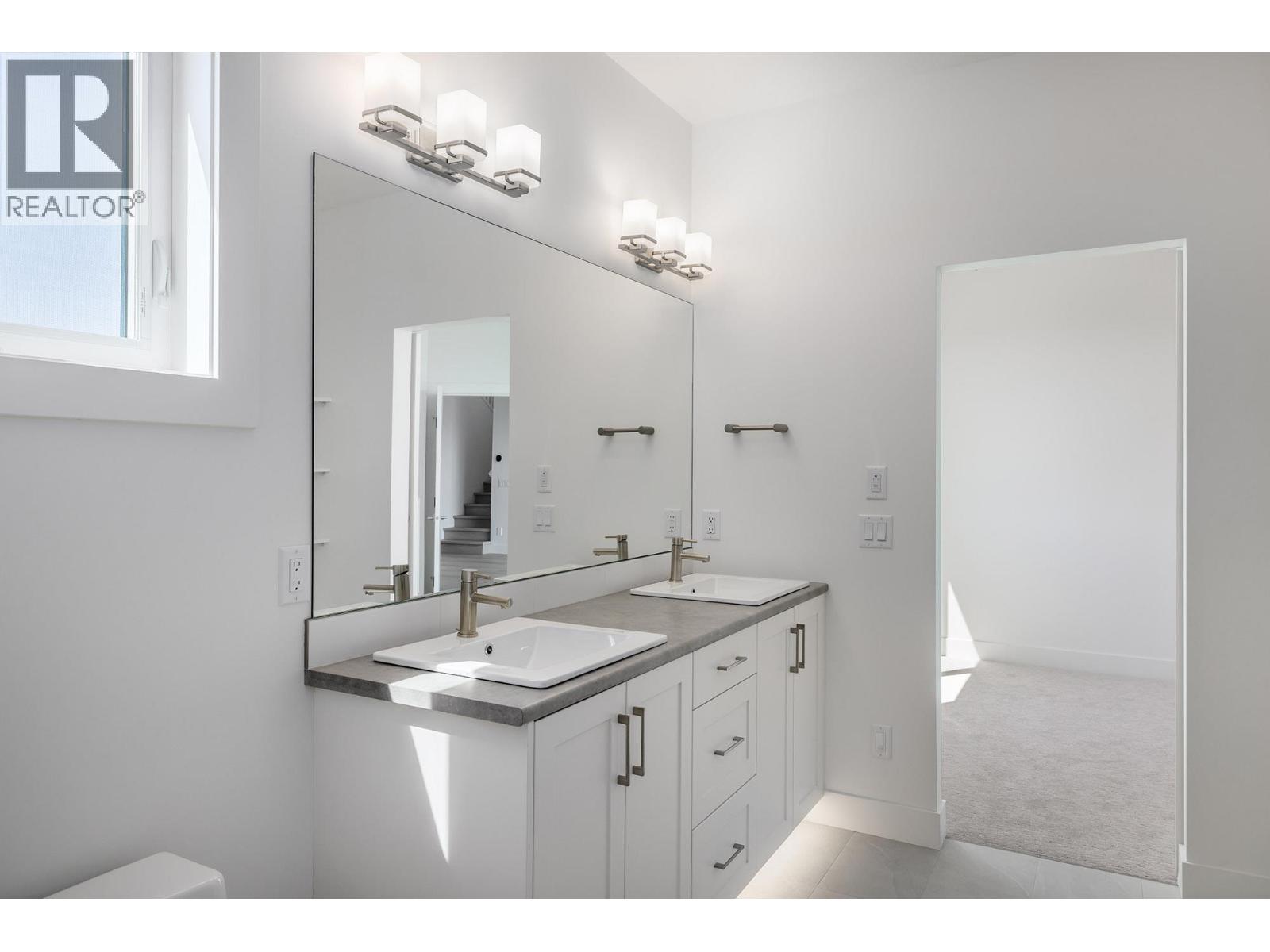 2054 Kentucky Crescent, Kelowna - Image 1
