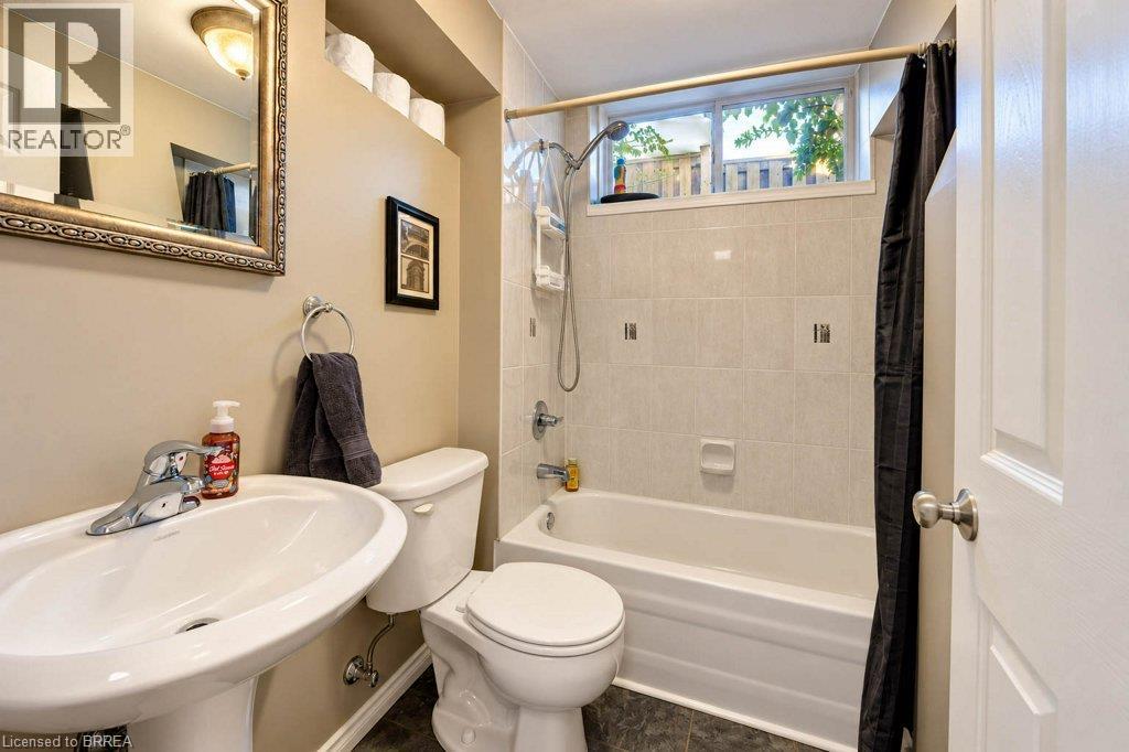 112 OSBORN Avenue - 30