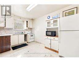 Bathroom - 431 Ridelle Avenue, Toronto, ON M6B1K3 Photo 10