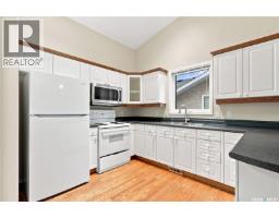 Family room - 323 Garvie Road, Saskatoon, SK S7S1A3 Photo 10