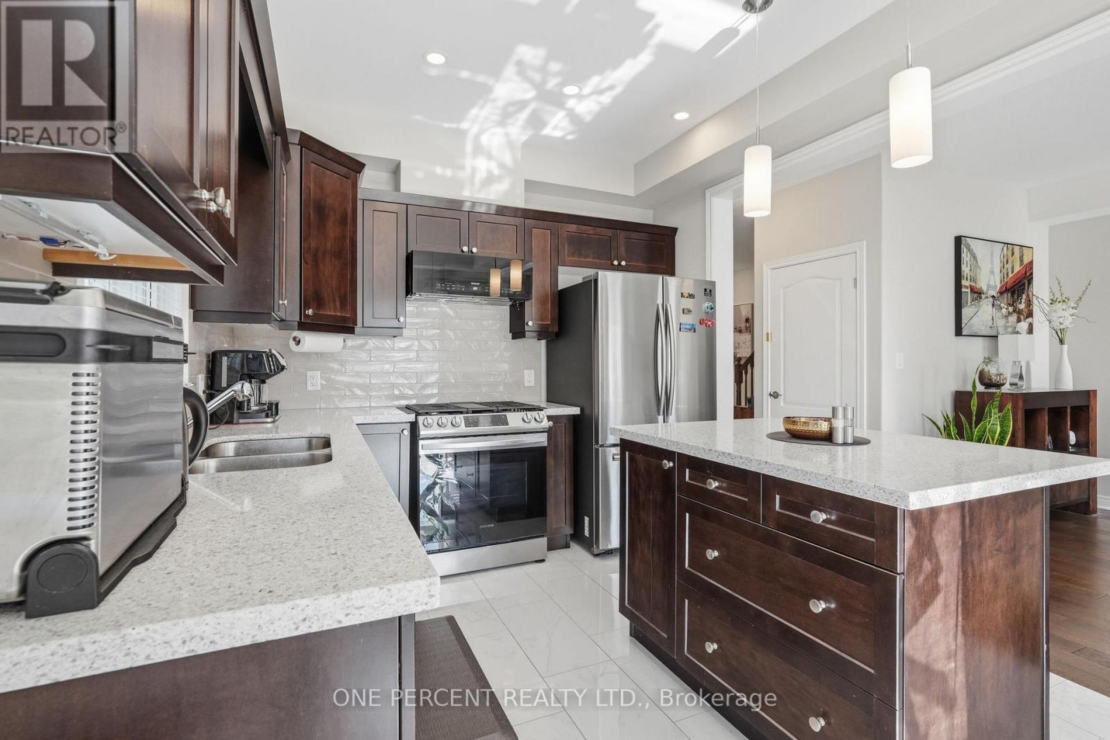 71 LAURENT AVENUE - 13