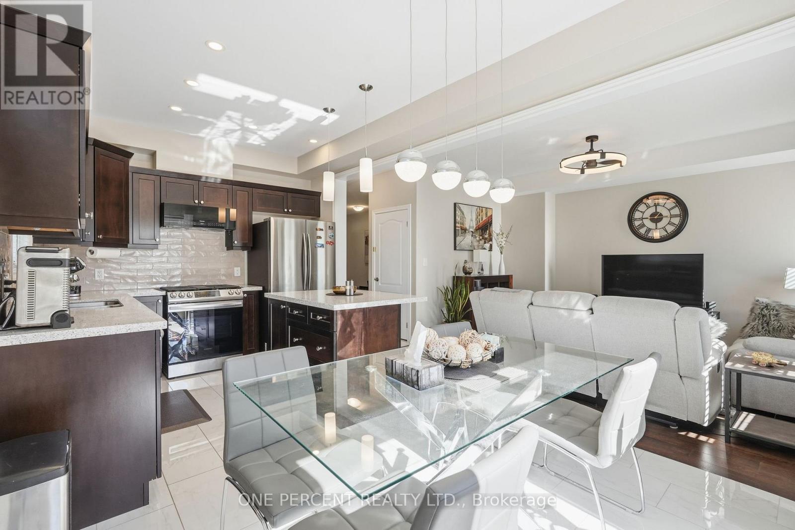 71 LAURENT AVENUE - 16
