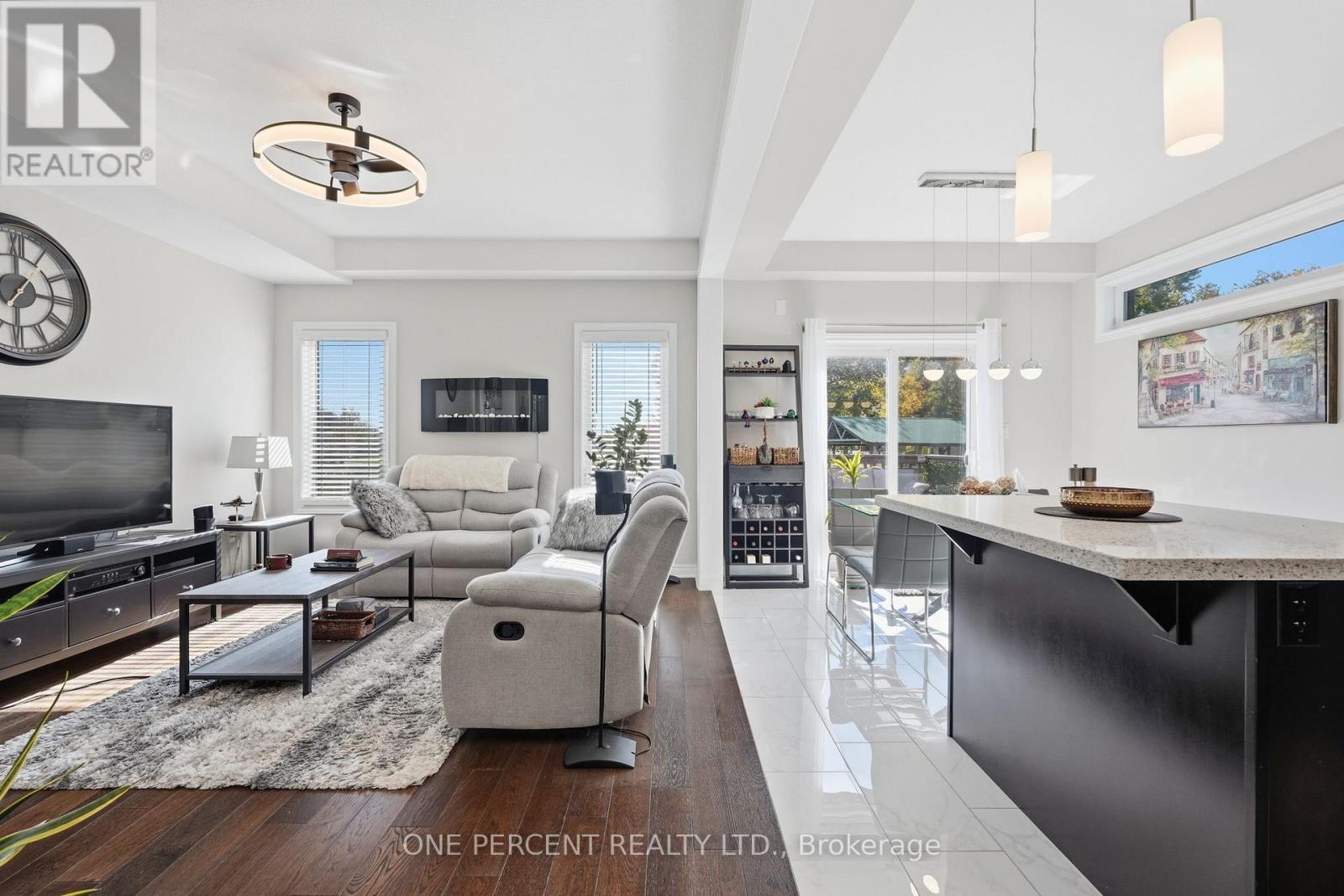 71 LAURENT AVENUE - 5