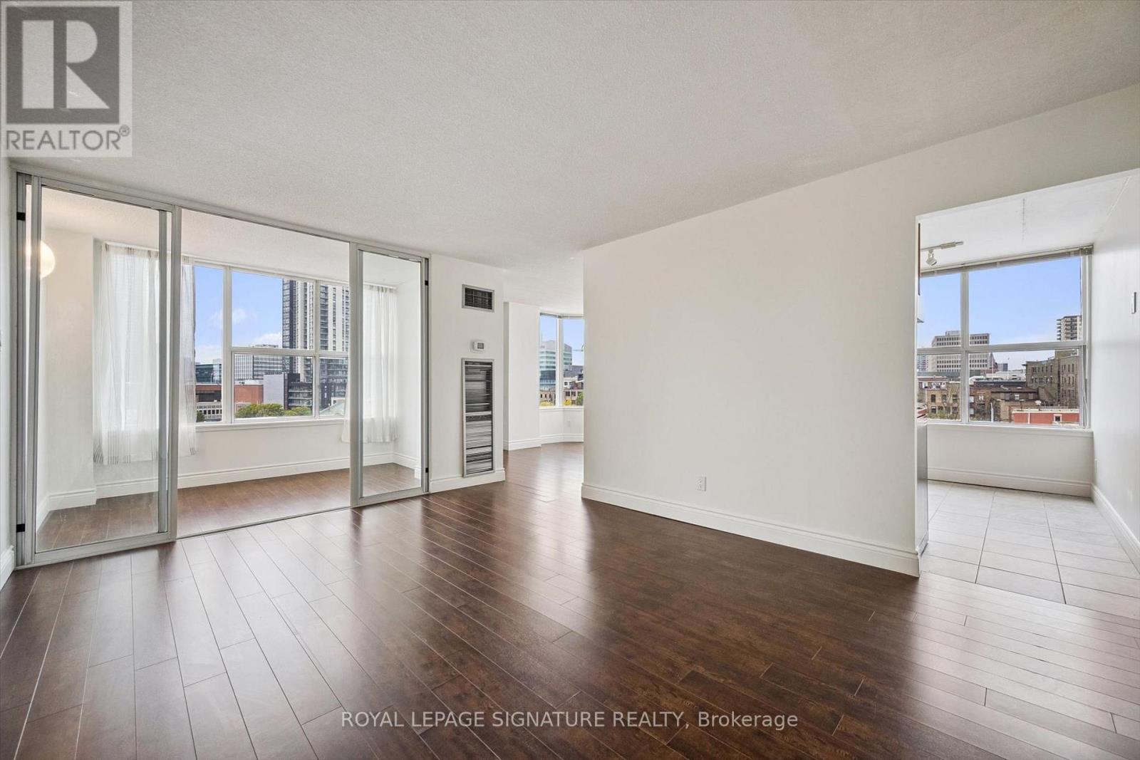150 Queen Unit 401 photo 5