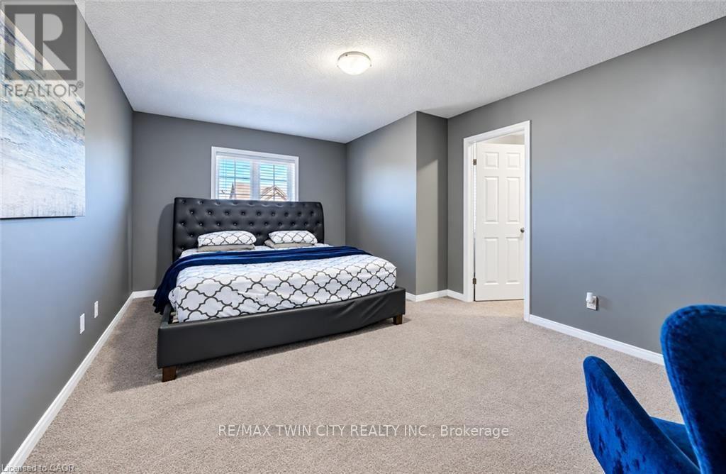 63 SORRENTO Street, Kitchener, ON photo 15