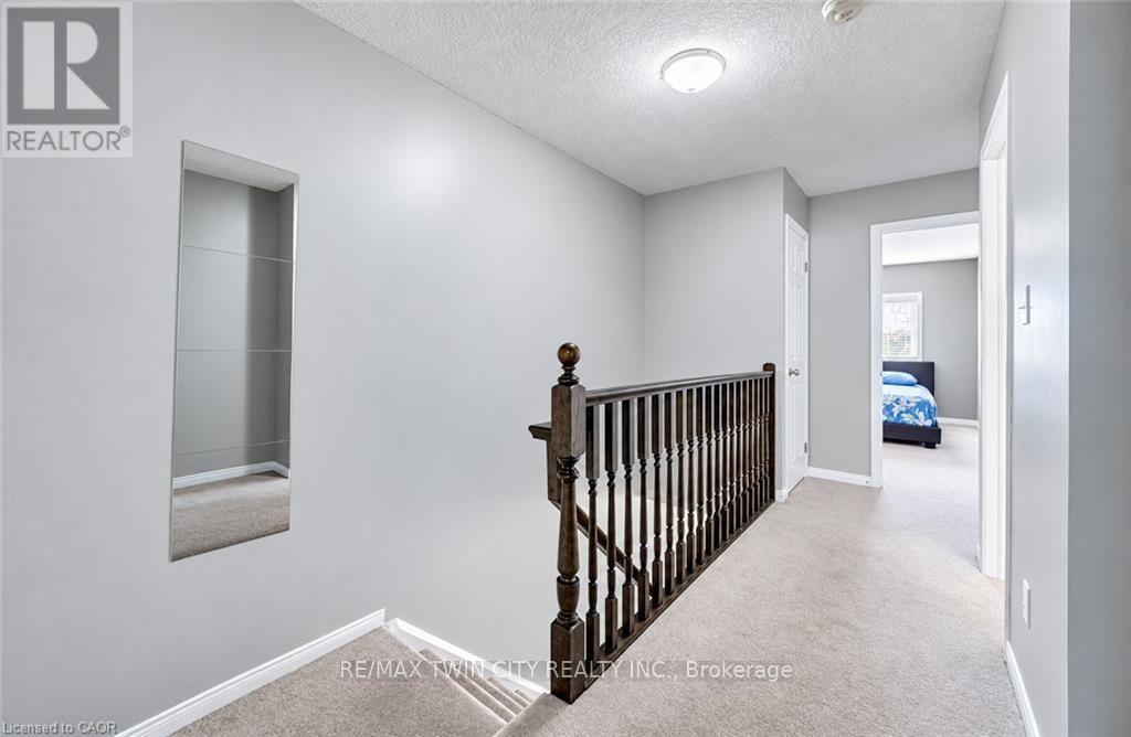 63 SORRENTO Street, Kitchener, ON photo 17