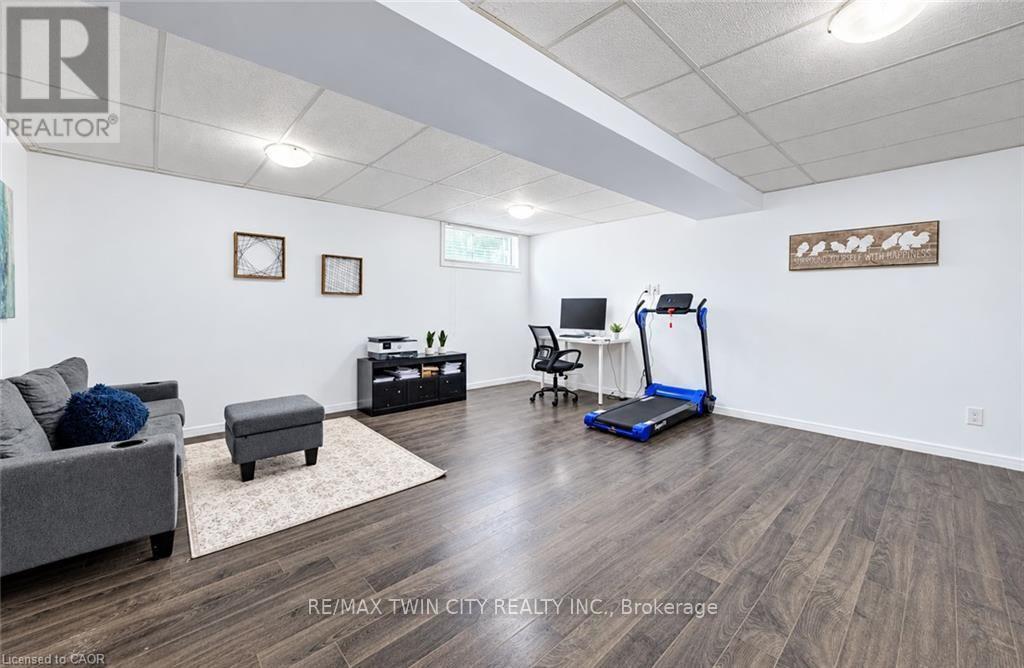 63 SORRENTO Street, Kitchener, ON photo 21