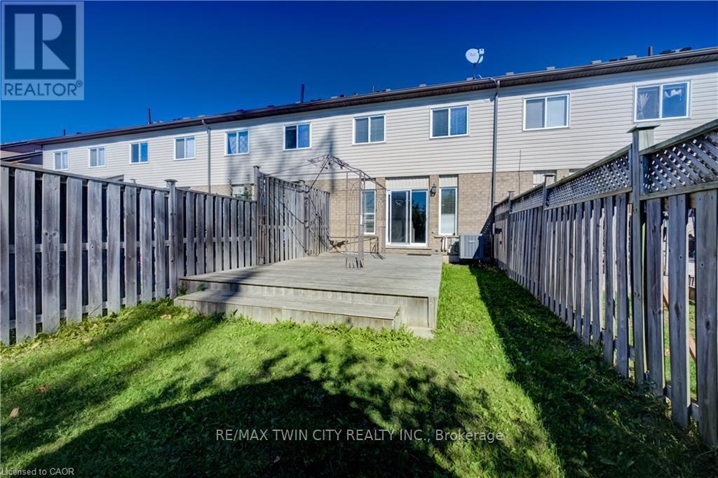 63 SORRENTO Street, Kitchener, ON photo 24