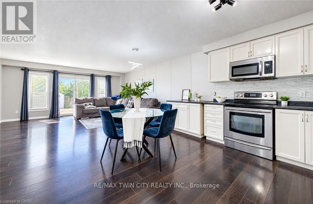 63 SORRENTO Street, Kitchener, ON photo 4