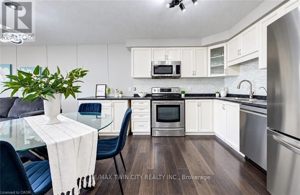 63 SORRENTO Street, Kitchener, ON photo 5