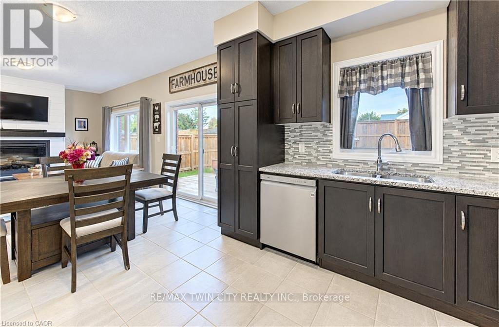 184 SNYDER Avenue North, Woolwich, ON photo 13
