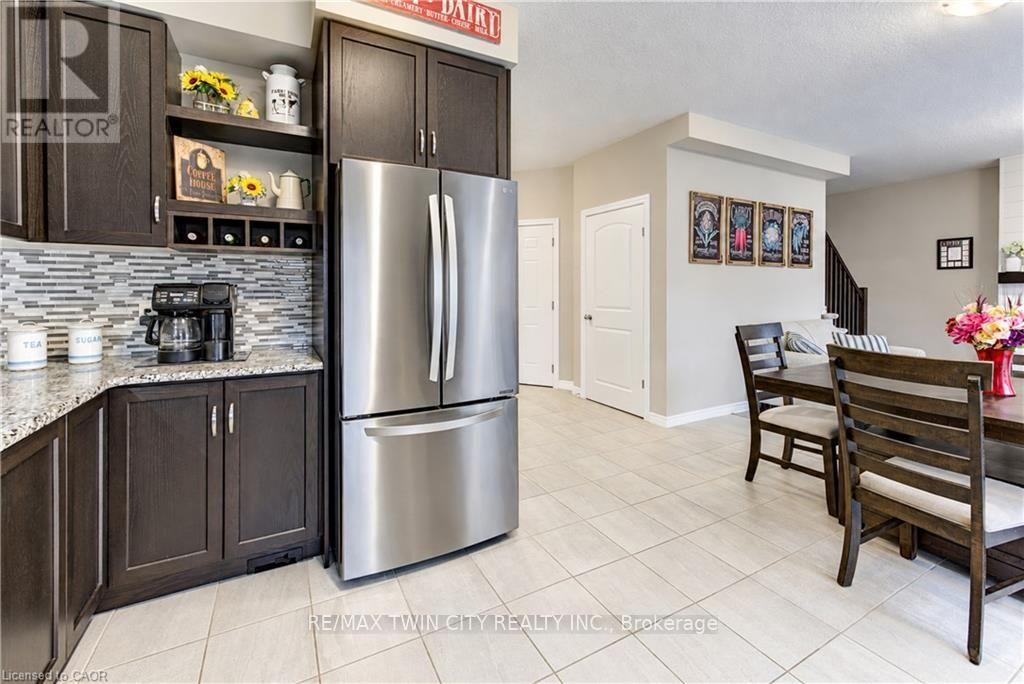 184 SNYDER Avenue North, Woolwich, ON photo 14