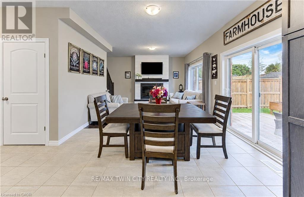 184 SNYDER Avenue North, Woolwich, ON photo 15