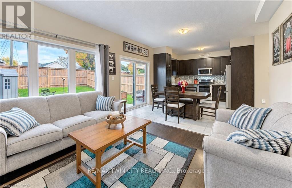 184 SNYDER Avenue North, Woolwich, ON photo 18