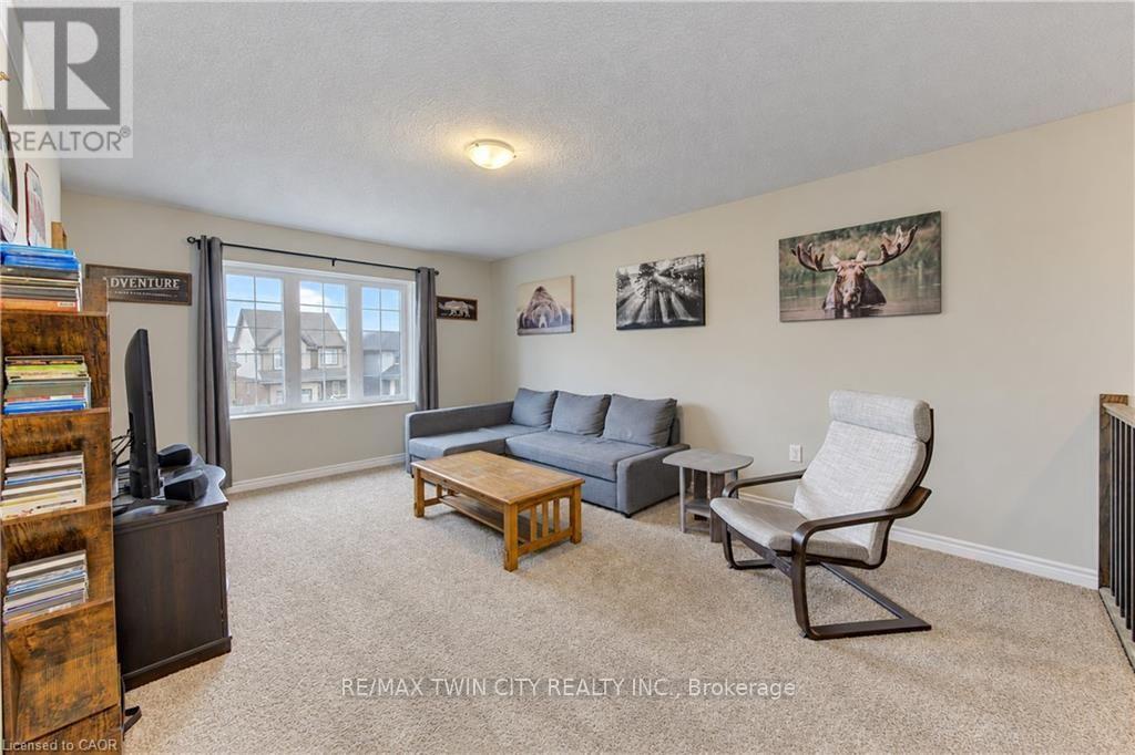 184 SNYDER Avenue North, Woolwich, ON photo 21