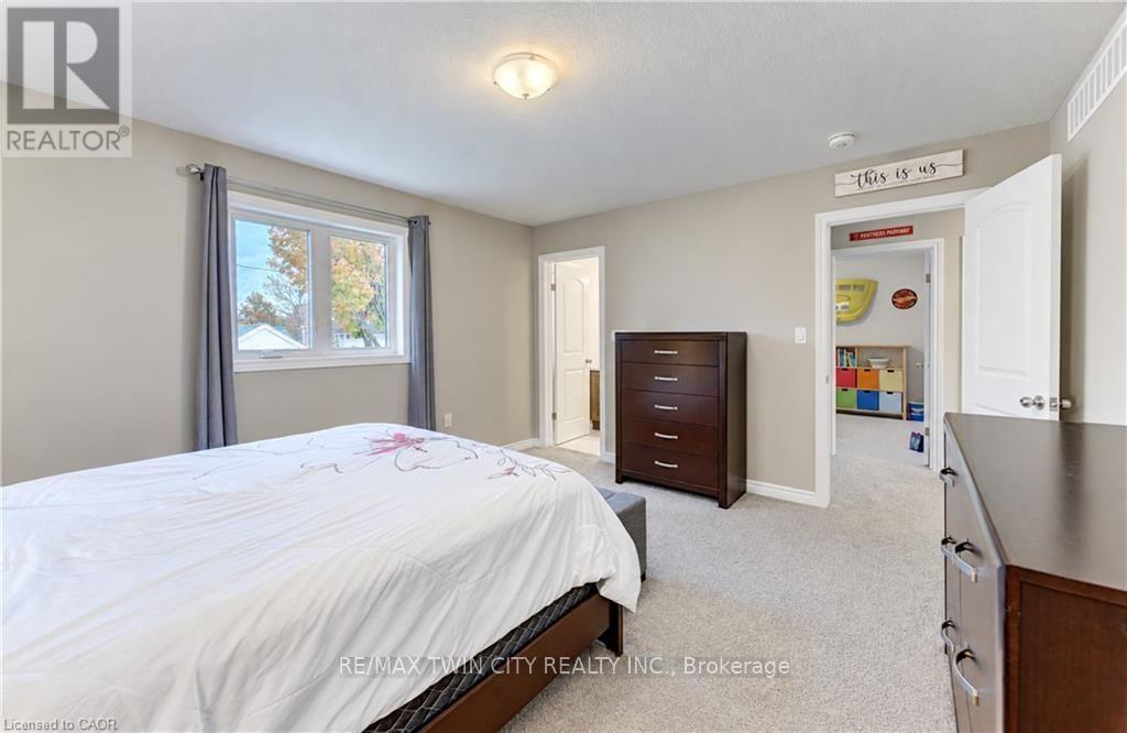 184 SNYDER Avenue North, Woolwich, ON photo 26