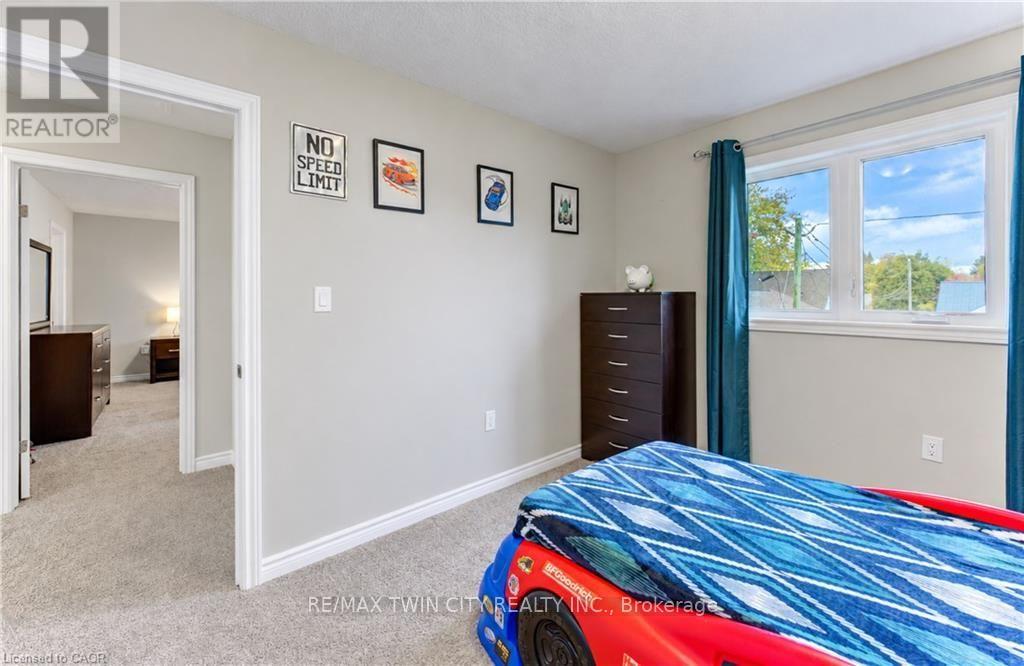 184 SNYDER Avenue North, Woolwich, ON photo 32