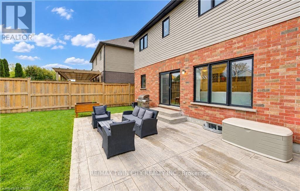 184 SNYDER Avenue North, Woolwich, ON photo 38