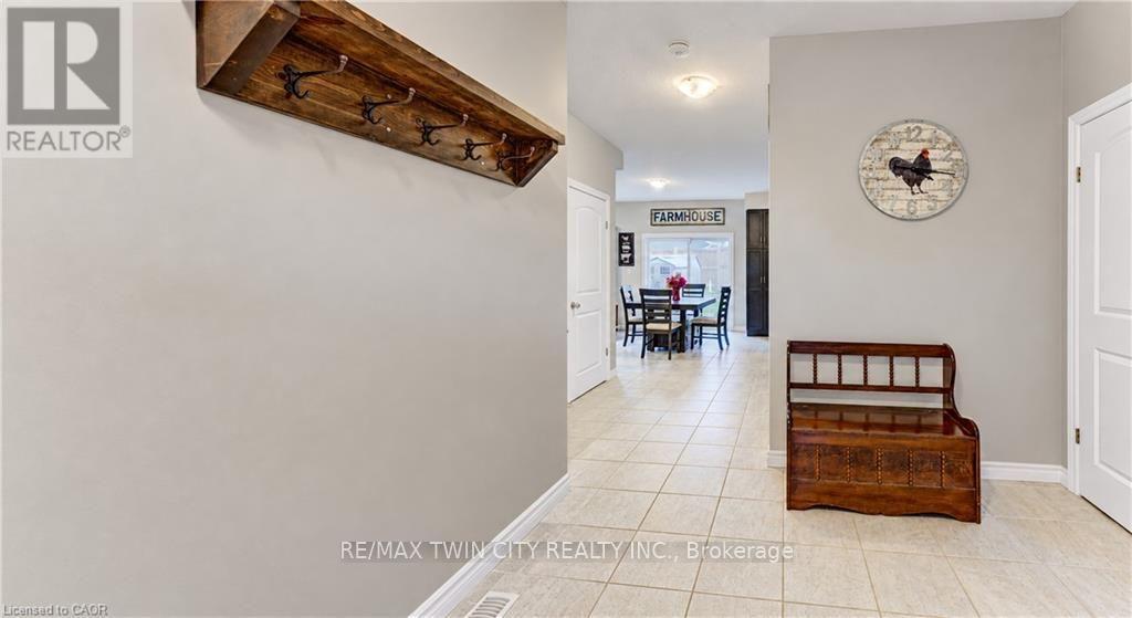 184 SNYDER Avenue North, Woolwich, ON photo 7