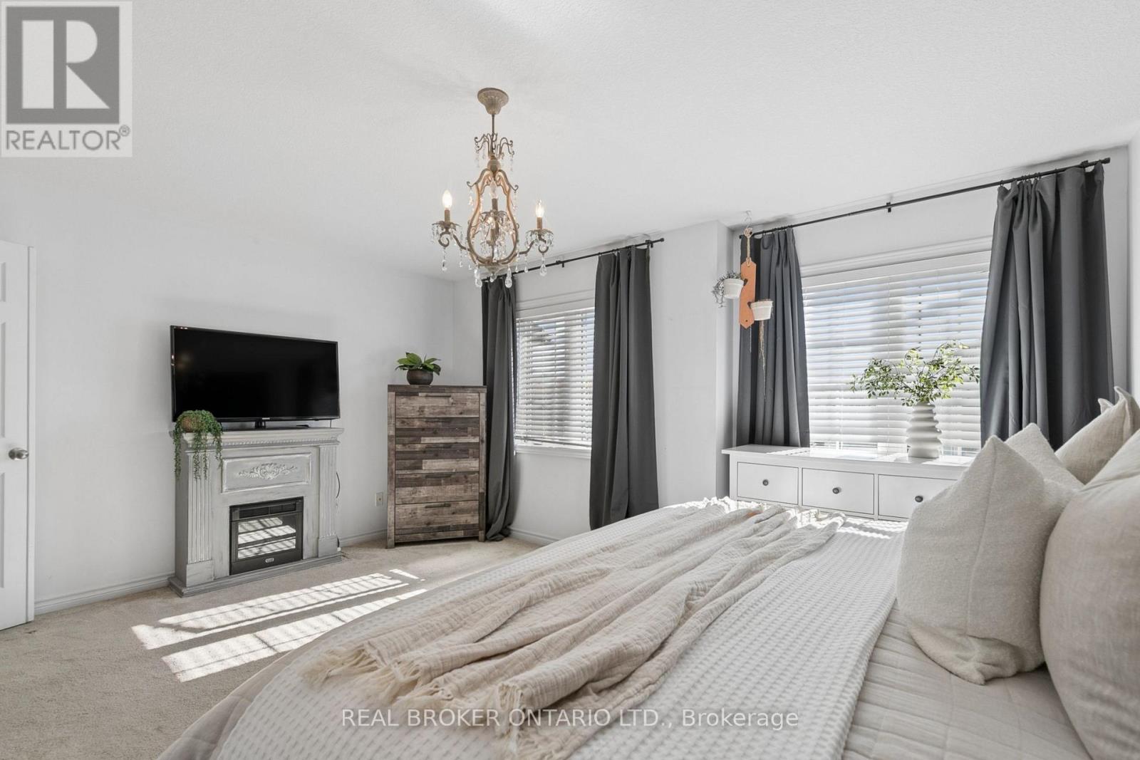 42 RENFREW Street, Kitchener, ON photo 15