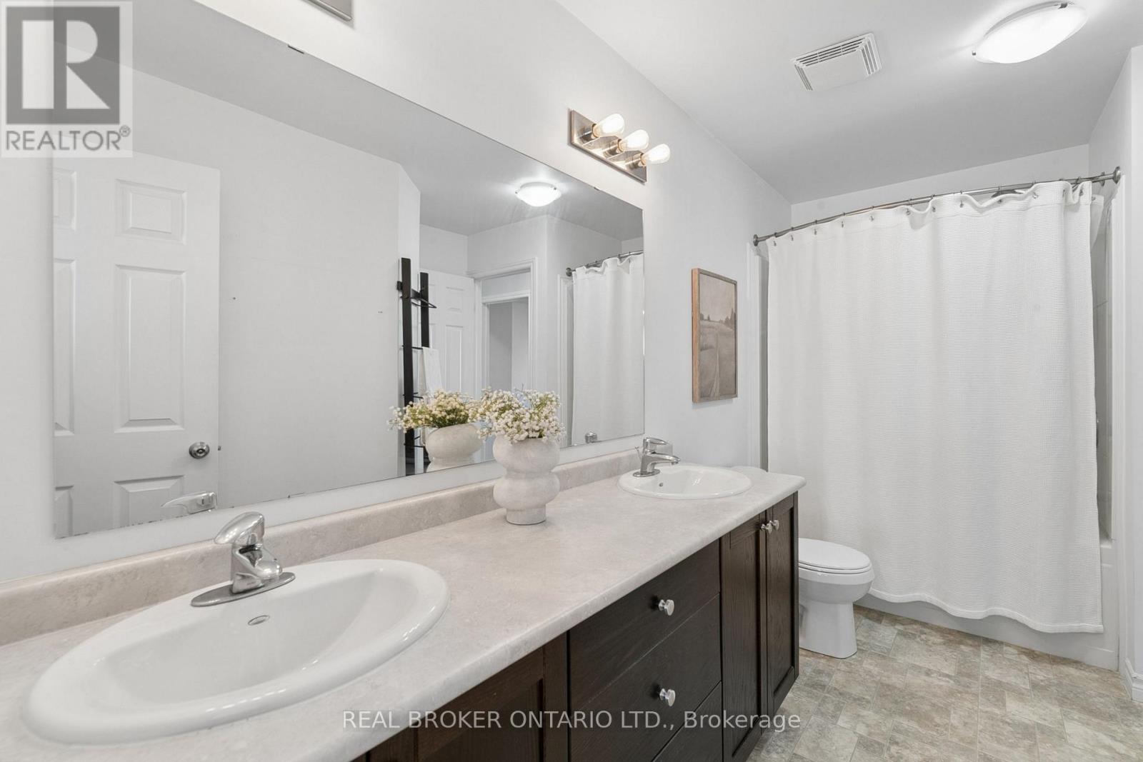 42 RENFREW Street, Kitchener, ON photo 16
