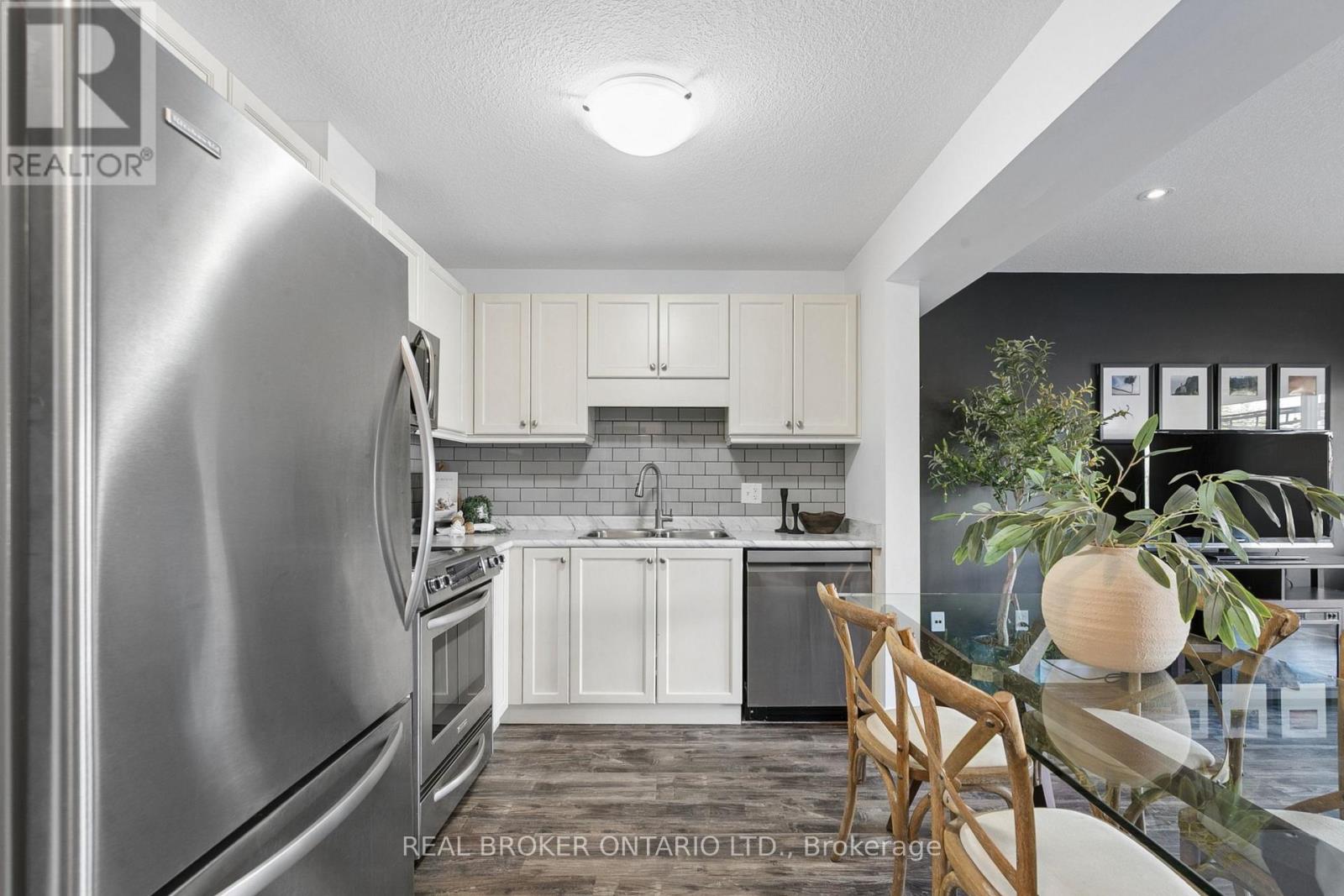 42 RENFREW Street, Kitchener, ON photo 4
