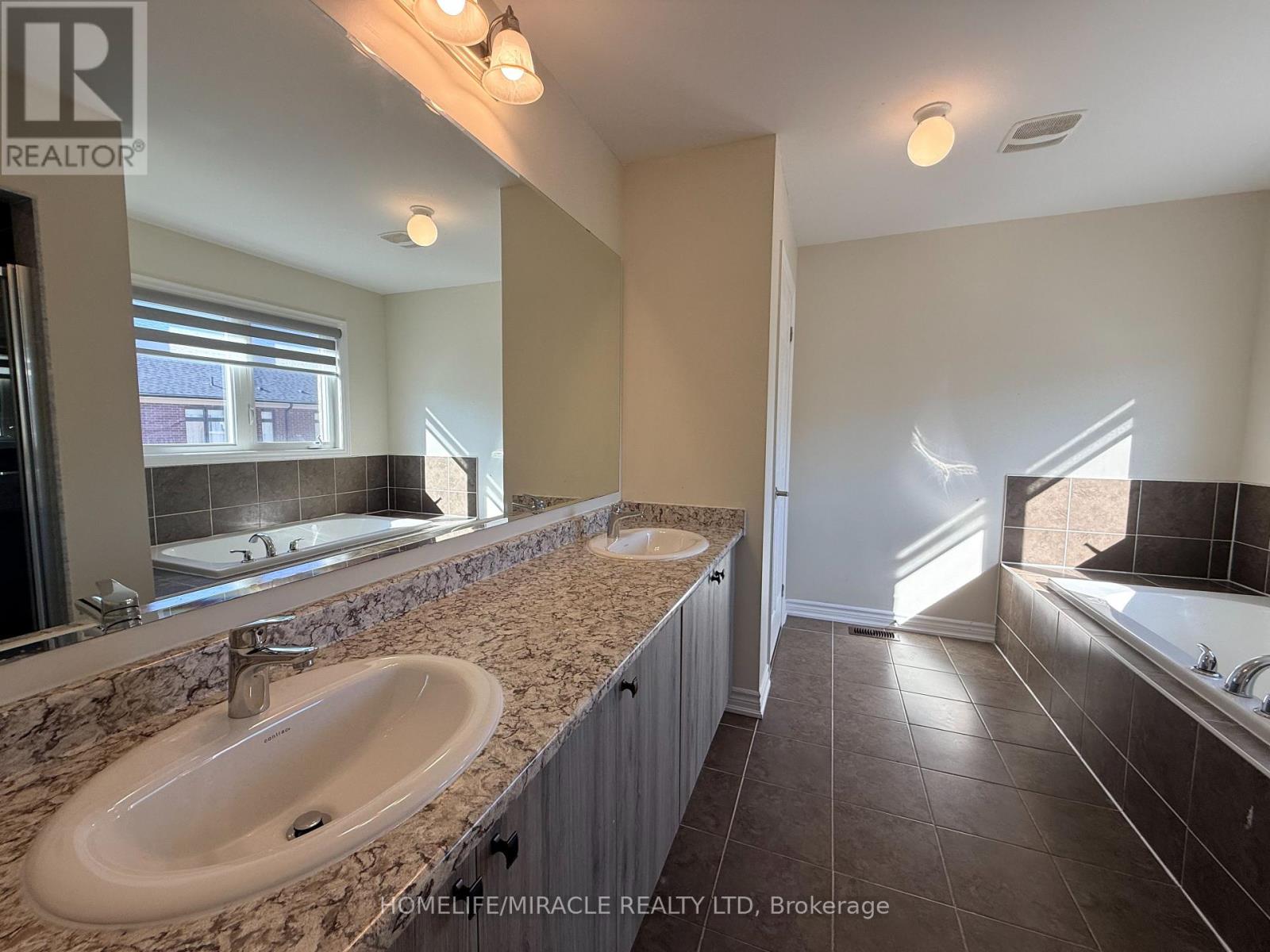 1301 Apollo Street, Oshawa, ON photo 21