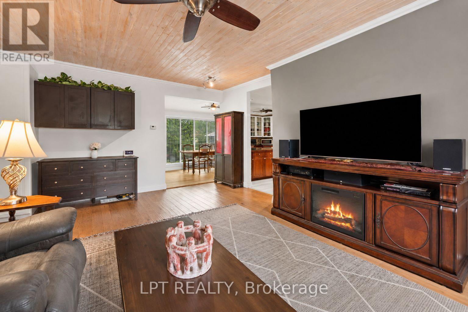 427 Lake Drive East, Georgina, ON photo 11