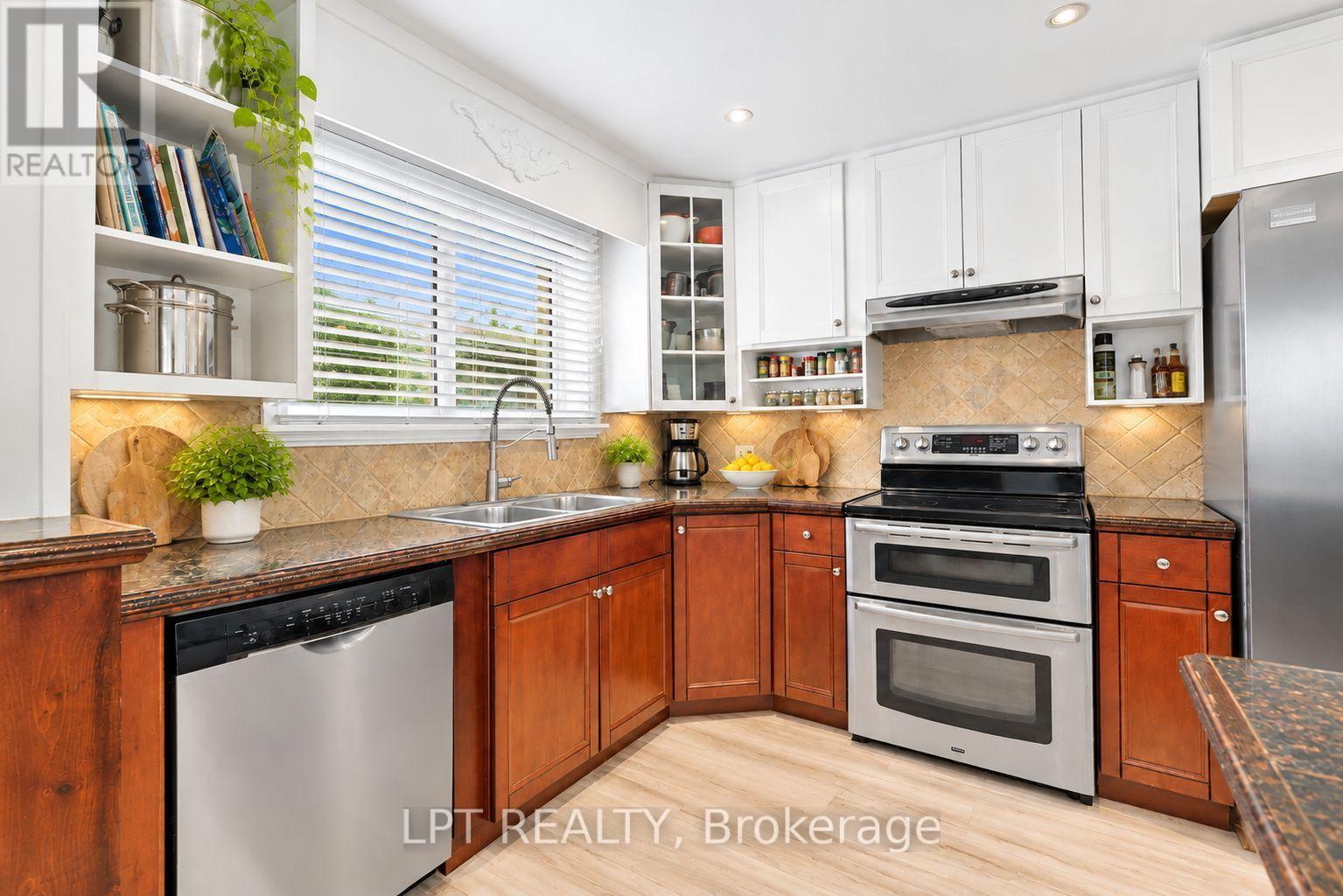 427 LAKE DRIVE E - 17