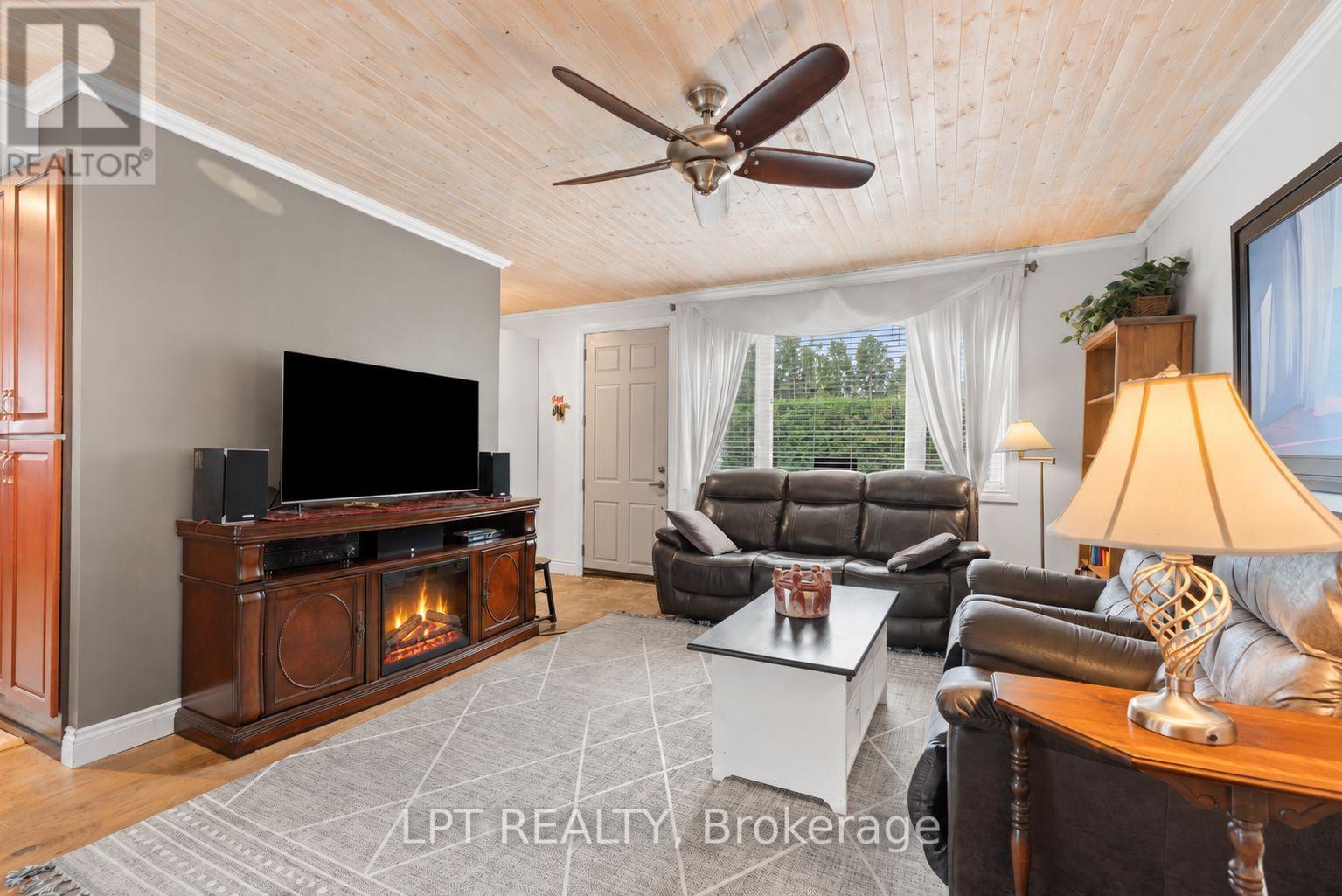 427 Lake Drive East, Georgina, ON photo 10