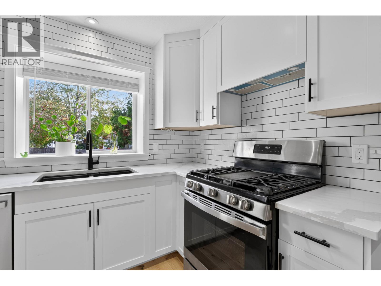 Photo of 11908 MEADOWLARK DRIVE 18