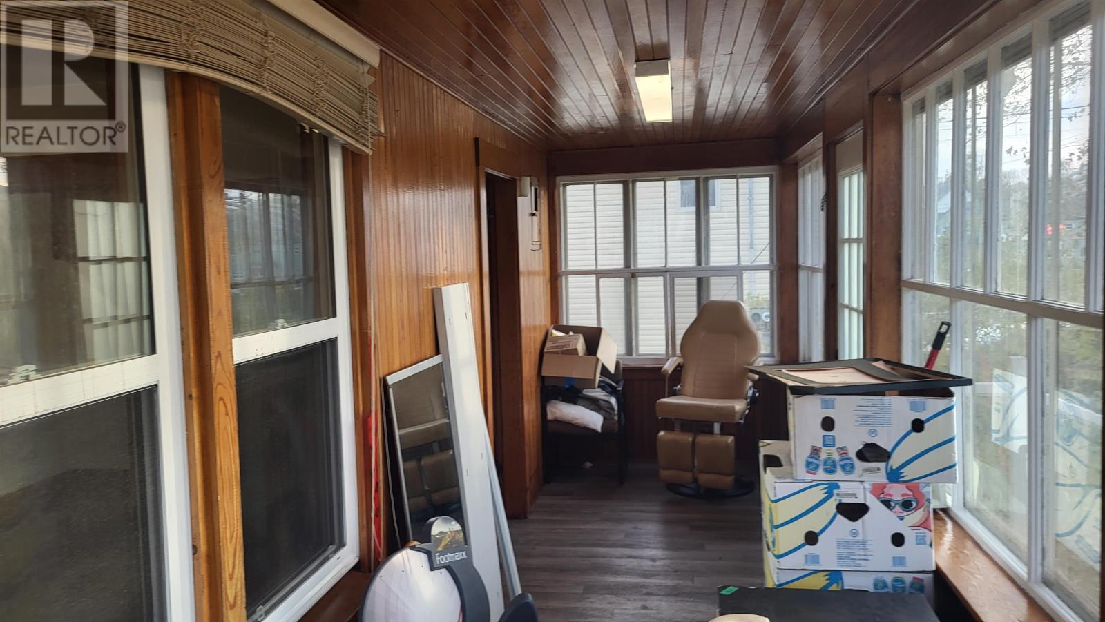 Photo 17 of 28