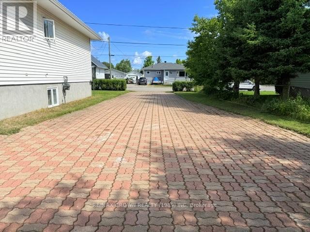 Photo 14 of 42