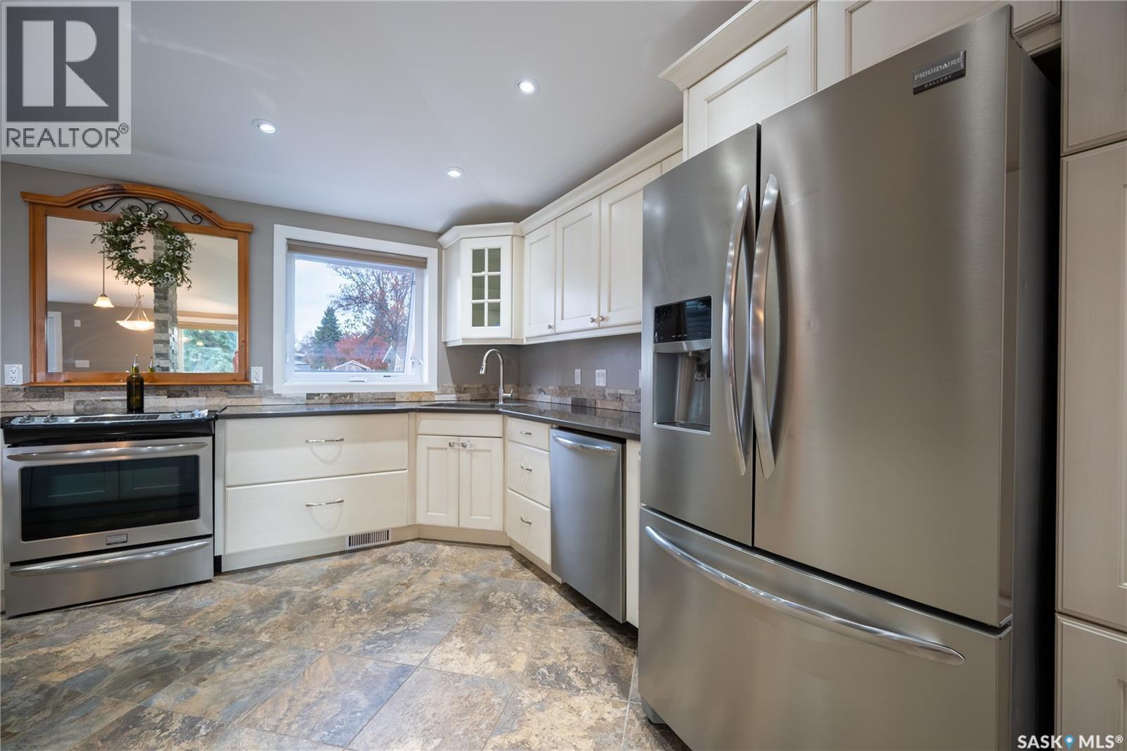 444 Mountview ROAD photo 2