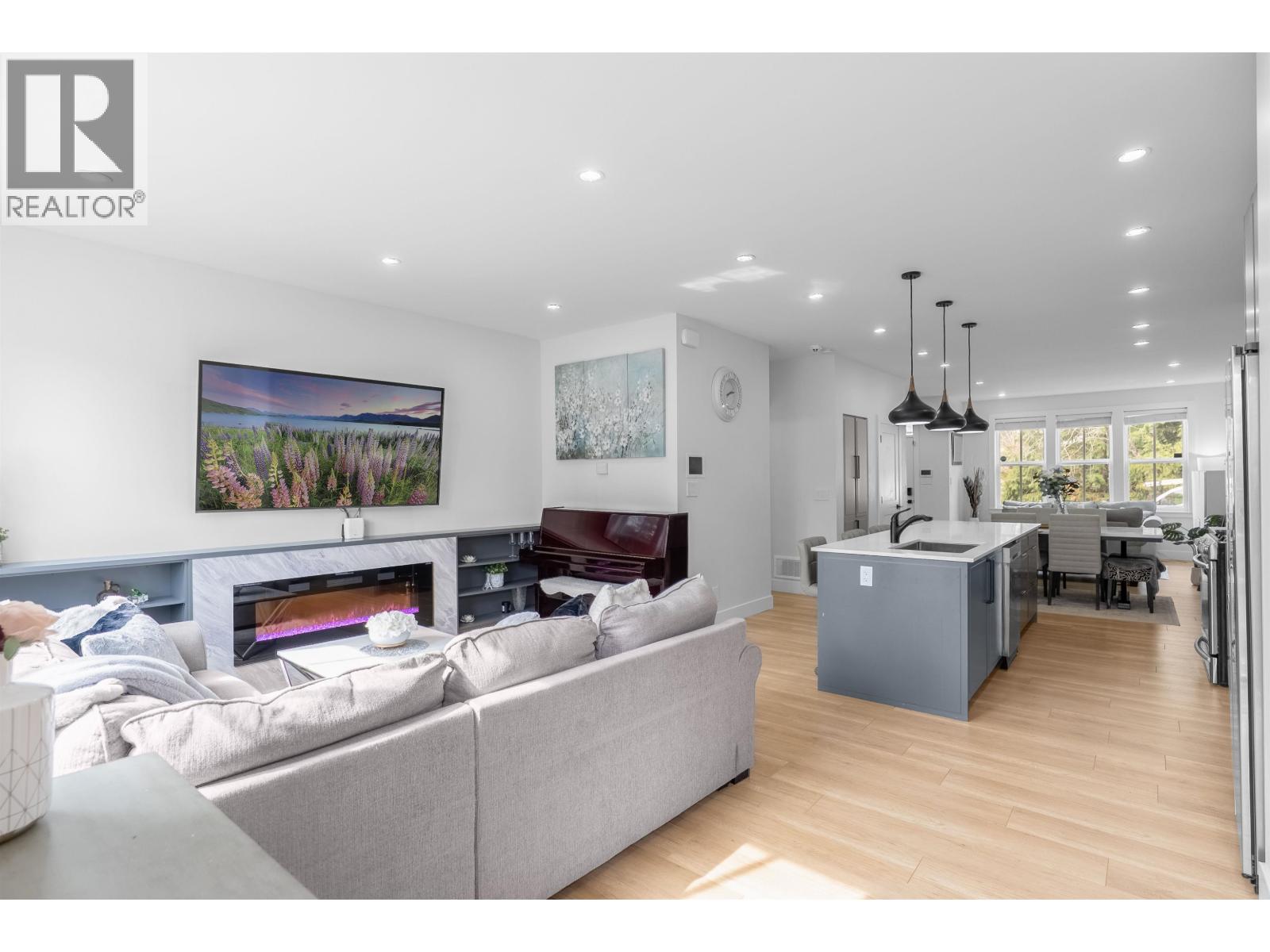 Photo of 101 3416 QUEENSTON AVENUE 13