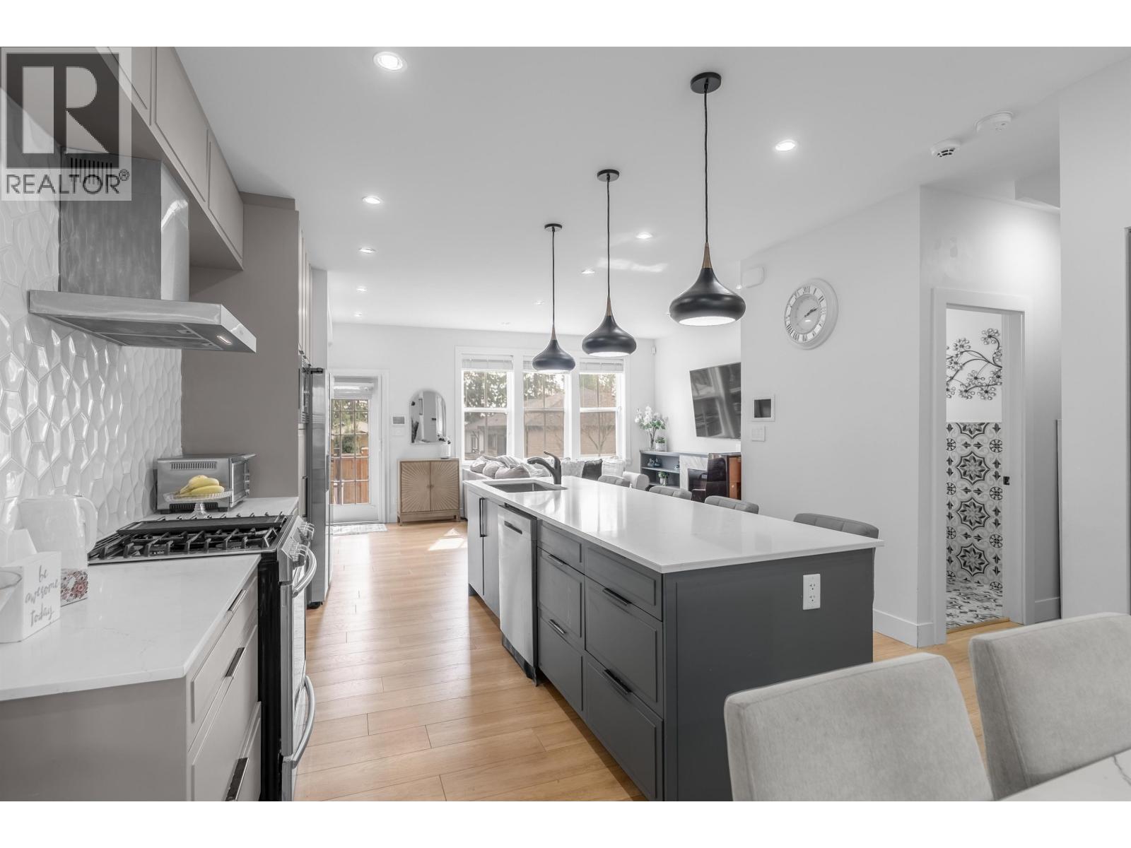 Photo of 101 3416 QUEENSTON AVENUE 14