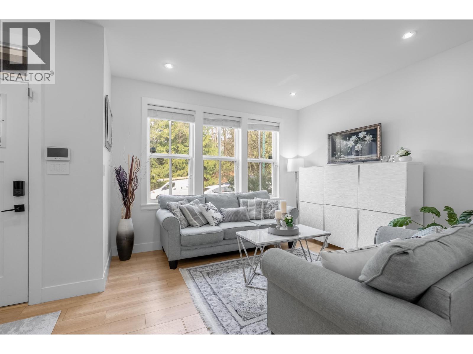 Photo of 101 3416 QUEENSTON AVENUE 4