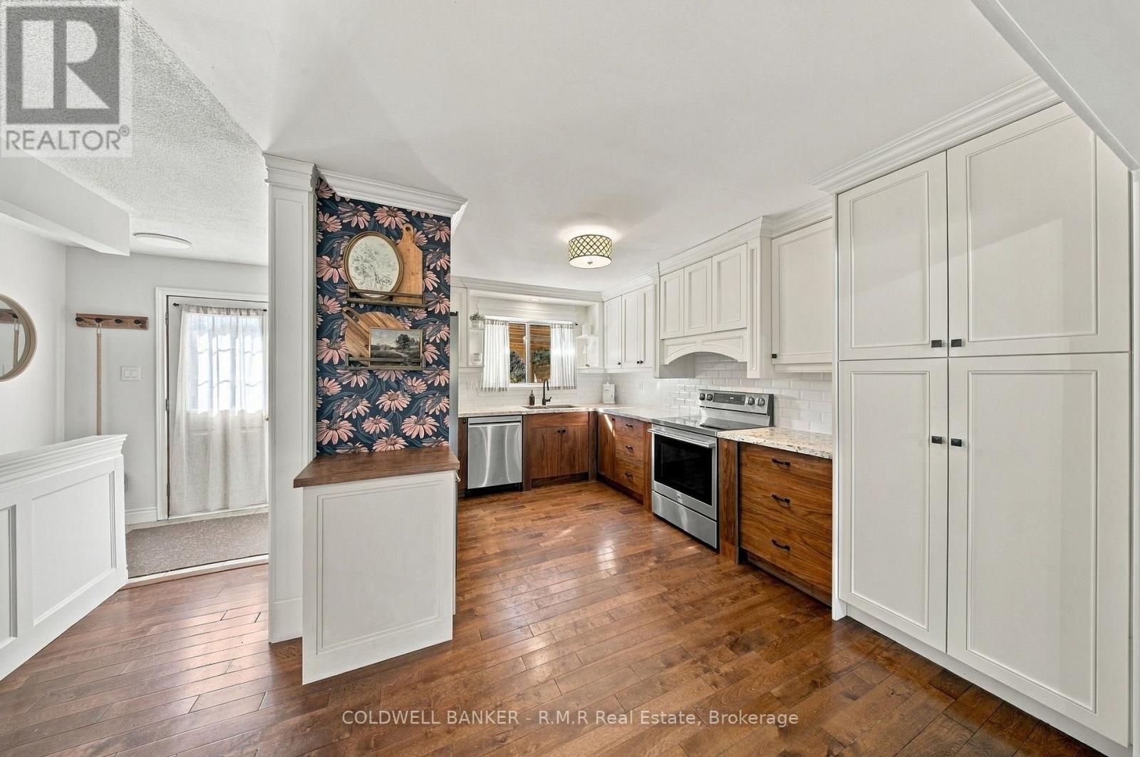 34 HELEN CRESCENT - 26