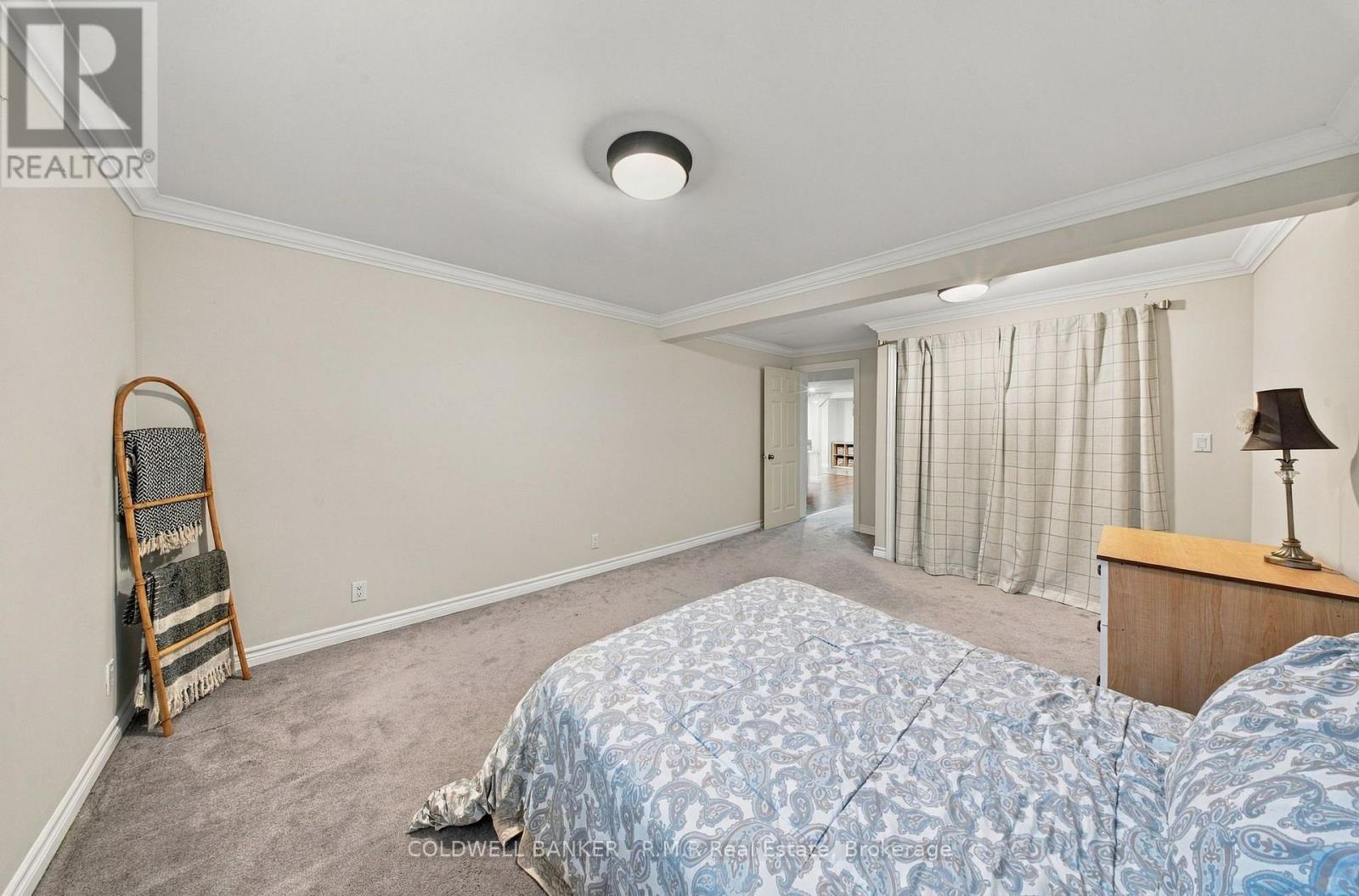 34 HELEN CRESCENT - 44