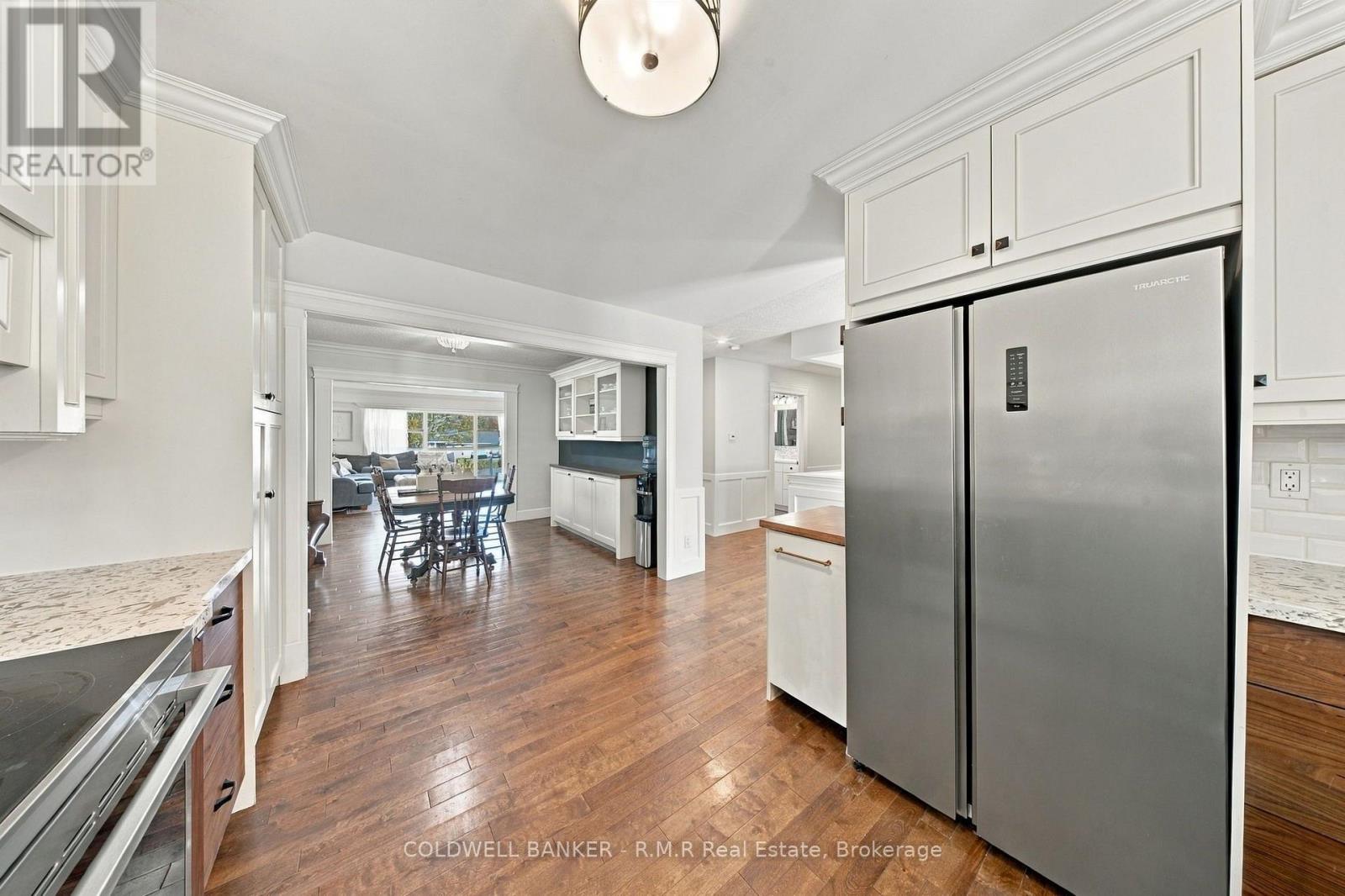 34 HELEN CRESCENT - 28