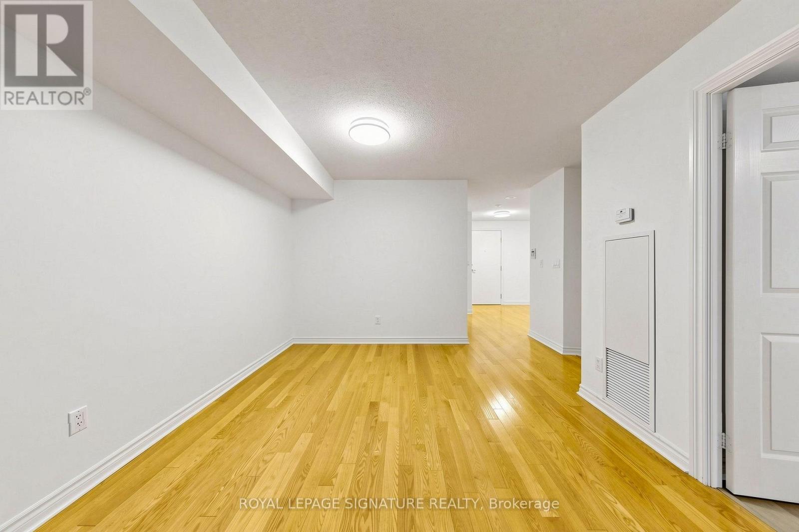 313- 270 Wellington Street West, Toronto, ON photo 16