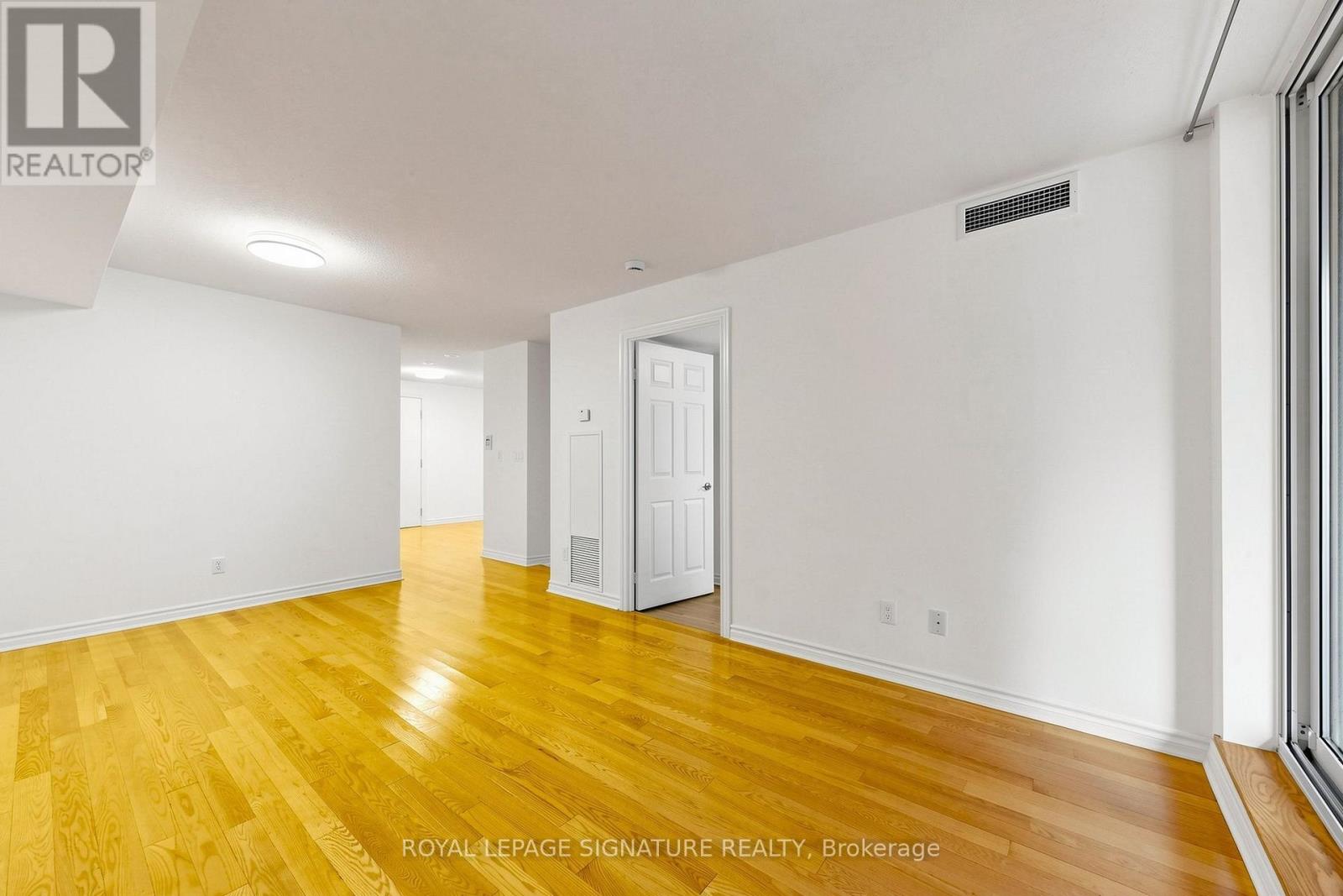 313- 270 Wellington Street West, Toronto, ON photo 17