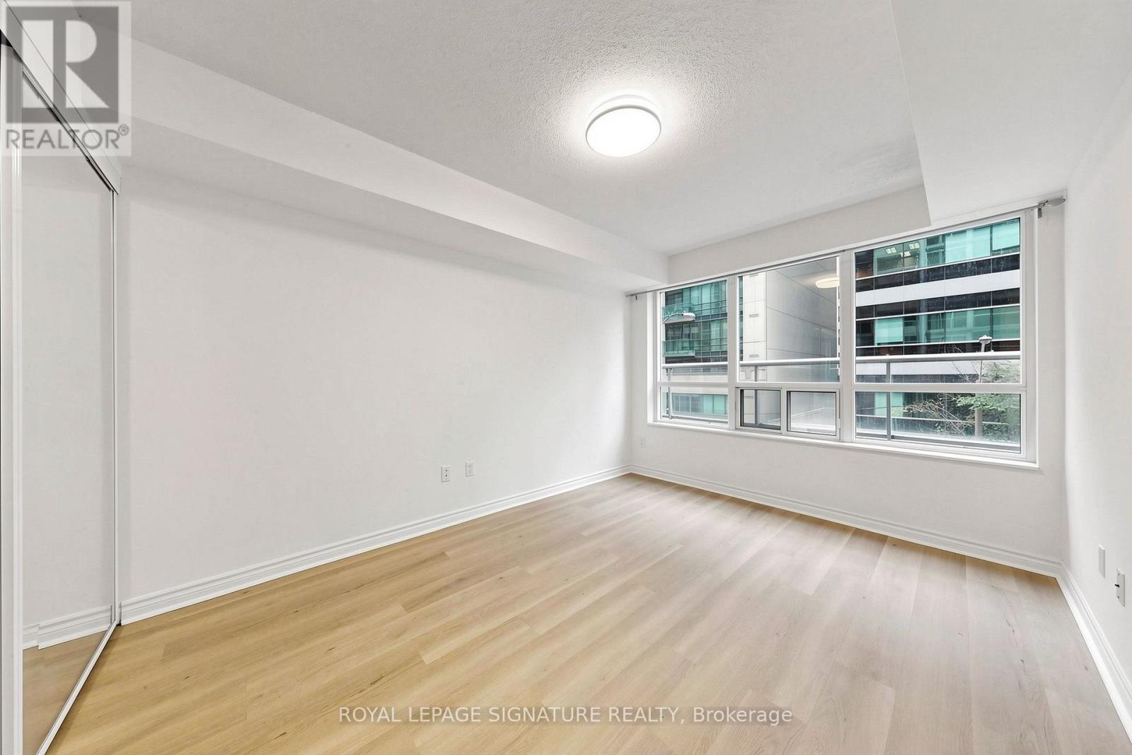 313- 270 Wellington Street West, Toronto, ON photo 18