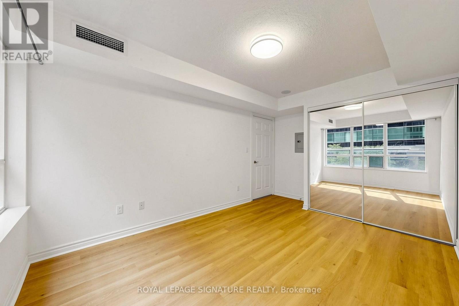 313- 270 Wellington Street West, Toronto, ON photo 21