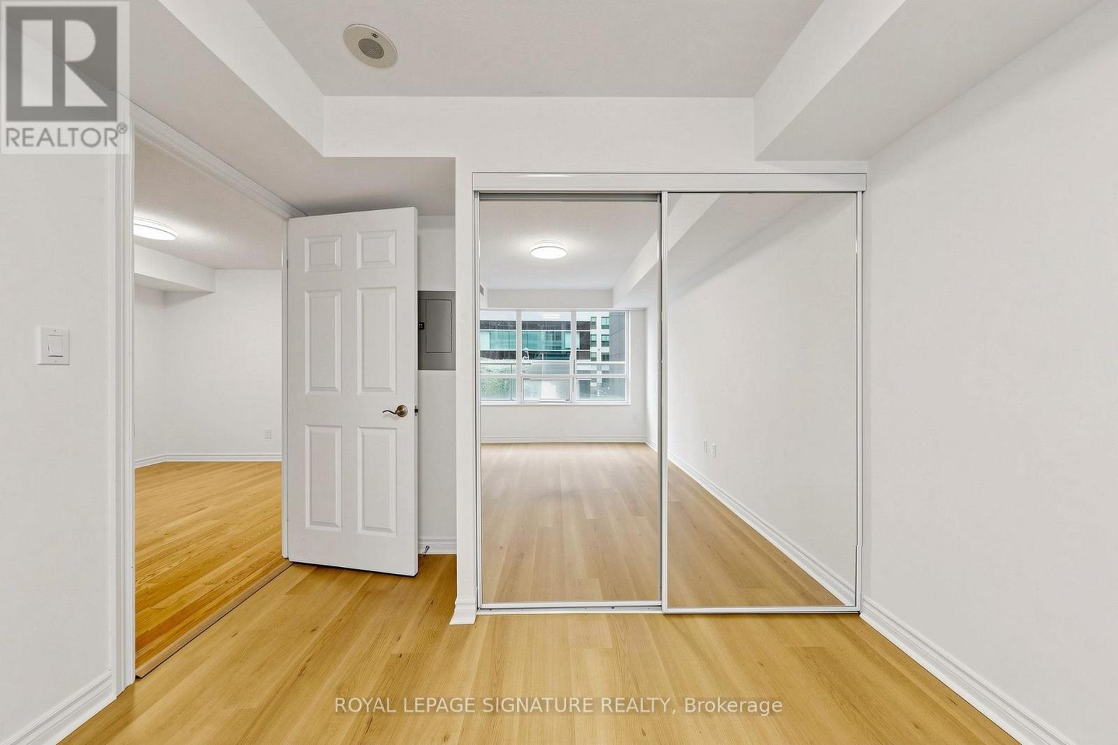 313- 270 Wellington Street West, Toronto, ON photo 22