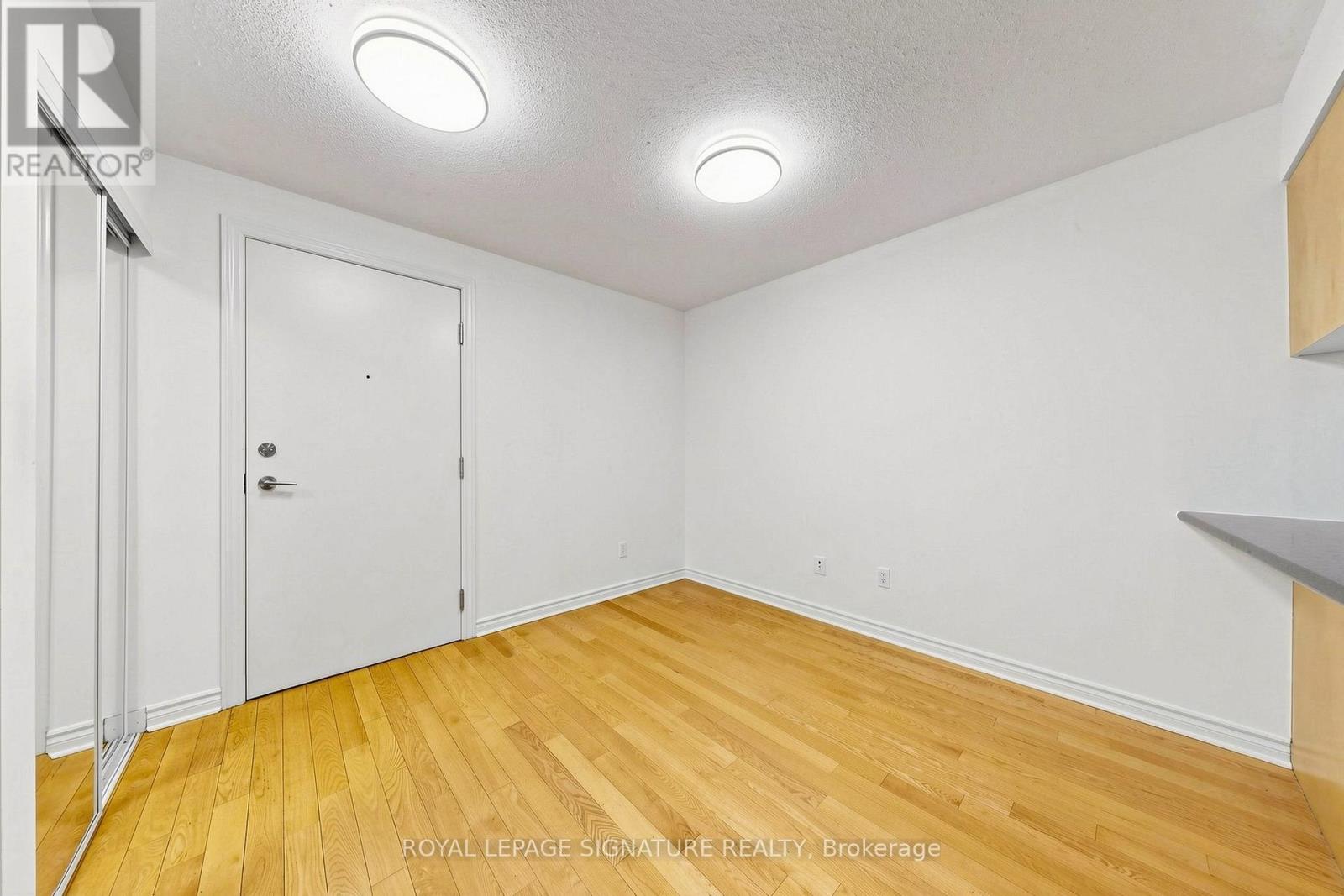 313- 270 Wellington Street West, Toronto, ON photo 3
