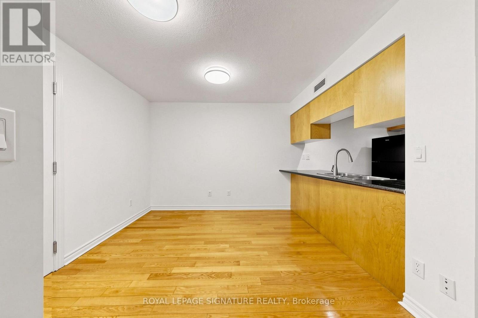 313- 270 Wellington Street West, Toronto, ON photo 4