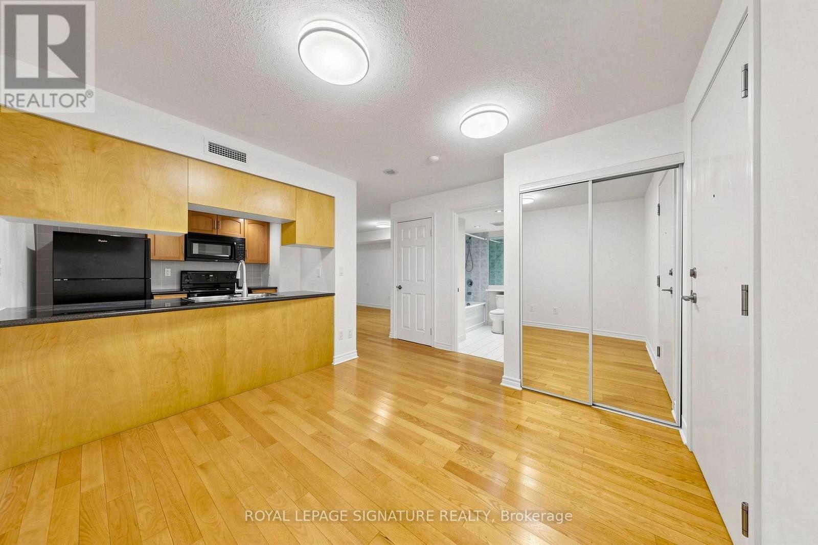 313- 270 Wellington Street West, Toronto, ON photo 5