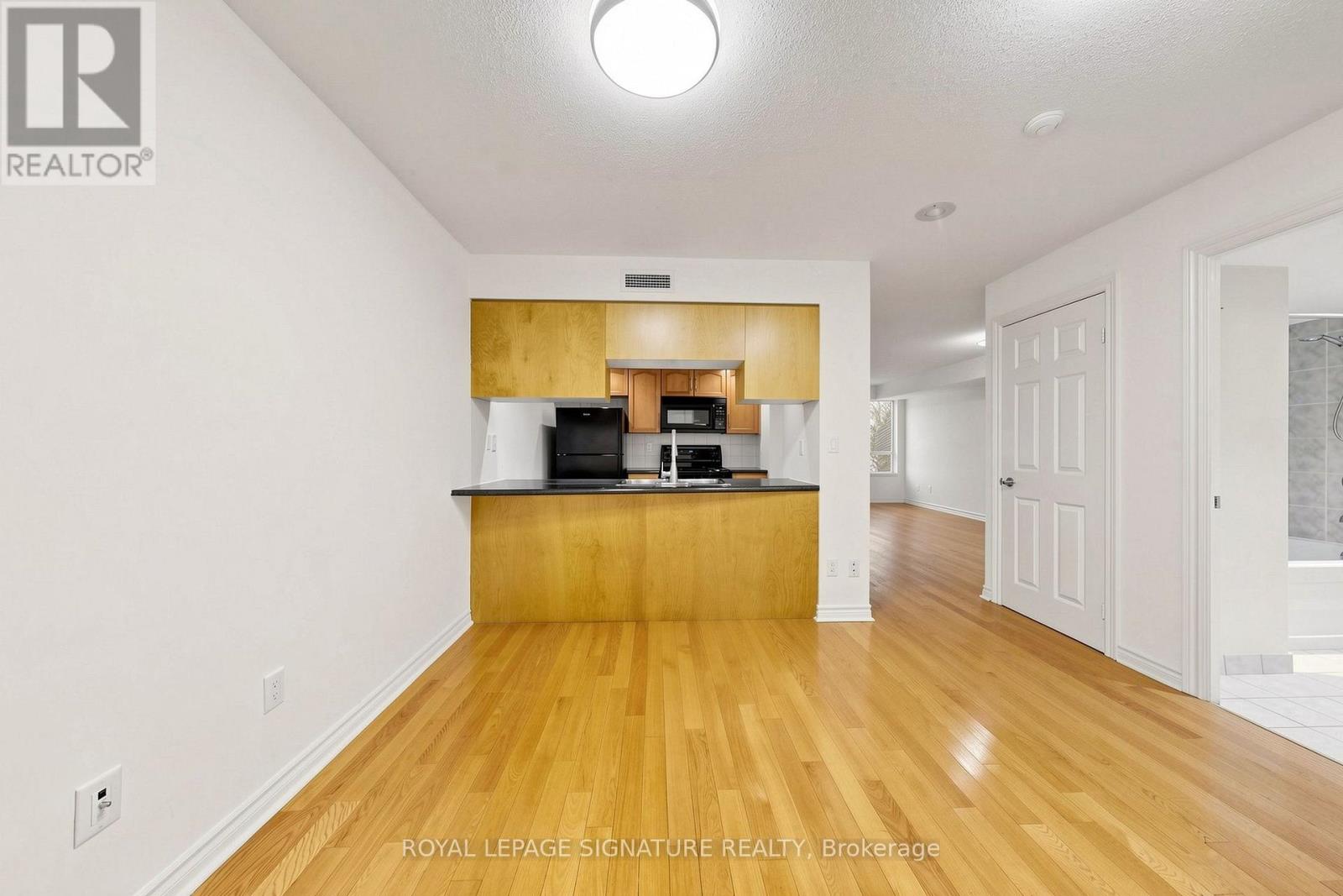 313- 270 Wellington Street West, Toronto, ON photo 6