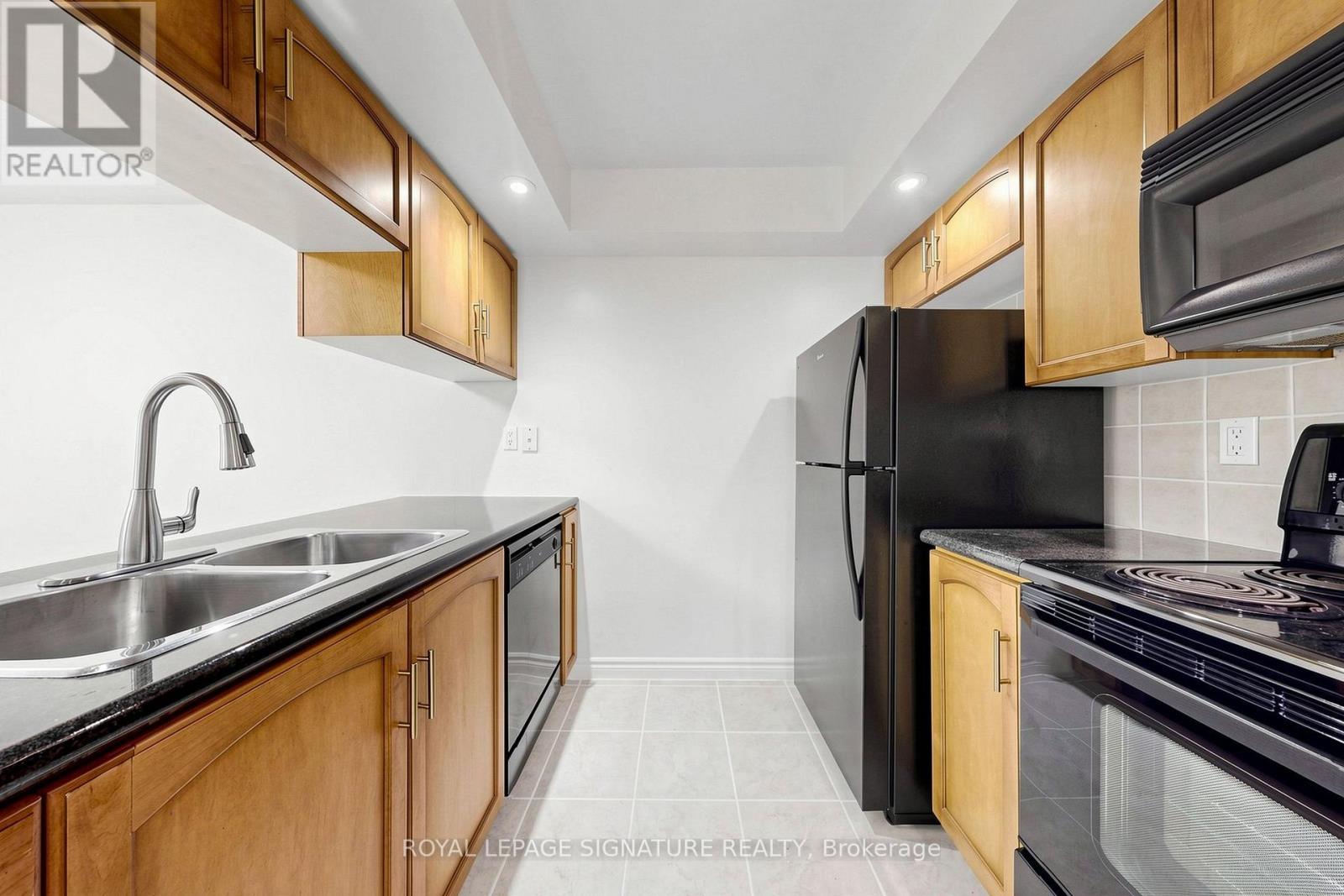 313- 270 Wellington Street West, Toronto, ON photo 9